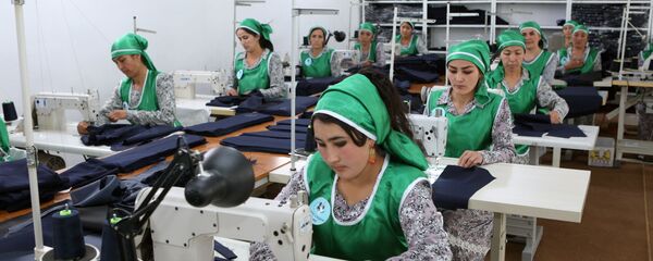 Женщины Раштского района за работой - Sputnik Тоҷикистон