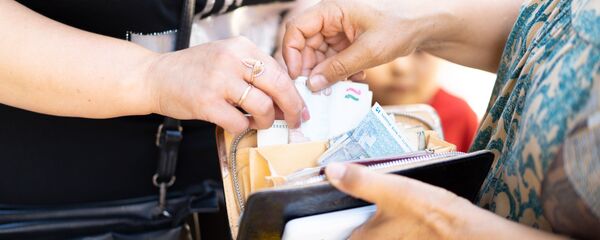 Деньги в кошельке, архивное фото - Sputnik Таджикистан