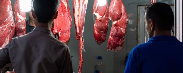 Мясо на рынке, архивное фото - Sputnik Тоҷикистон