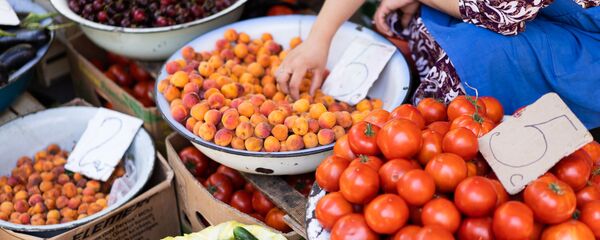 Торговля овощами и фруктами, архивное фото - Sputnik Тоҷикистон