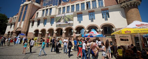 Туристы в городе Сигнахи в Грузии - Sputnik Таджикистан