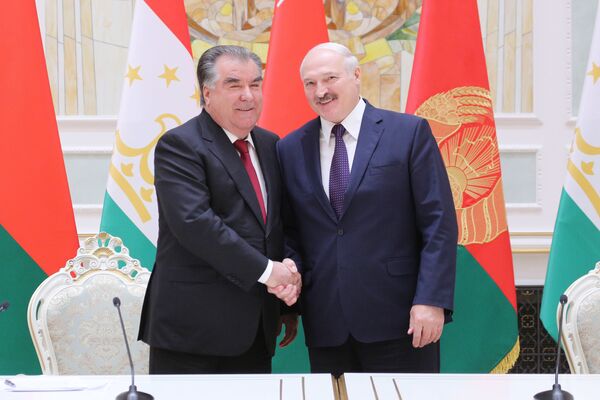 Президент Беларуси Александр Лукашенко и президент Таджикистана Эмомали Рахмон  - Sputnik Таджикистан