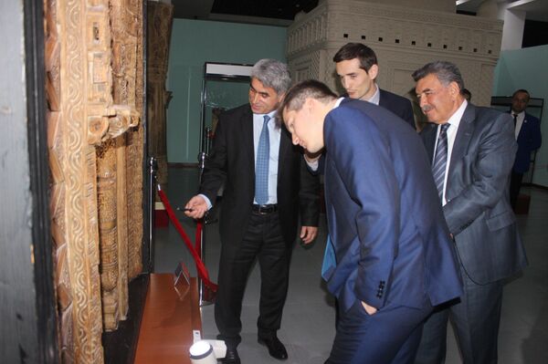 Табақу гӯшаи Ислом ва туҳфаҳои Президент: боздидҳои Алӣ Муҳаммад Оқохон дар Душанбе-акс - Sputnik Тоҷикистон