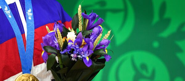 Золотая медаль российского спортсмена на II Европейских играх в Минске. - Sputnik Таджикистан