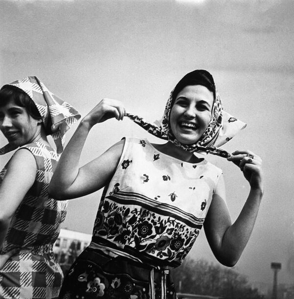 Реклама коллекции женской одежды. 1966 год - Sputnik Таджикистан
