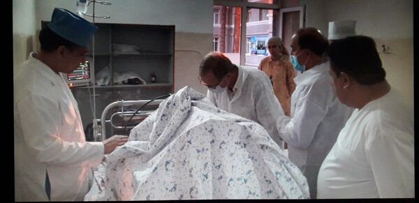 Зери назорати президент: профессори олмонӣ барои табобати Осияи 6-сола омад-акс - Sputnik Тоҷикистон