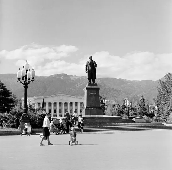 Город Ялта в Крыму. 1966 год Город Ялта в Крыму. 1966 год - Sputnik Тоҷикистон