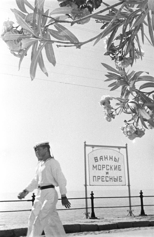 Набережная в Ялте, 1939 год - Sputnik Тоҷикистон