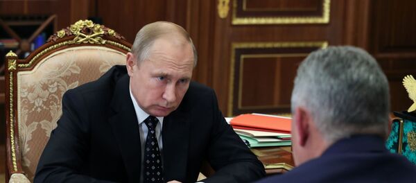 Президент РФ В. Путин встретился с министром обороны РФ С. Шойгу Президент РФ В. Путин встретился с министром обороны РФ С. Шойгу - Sputnik Таджикистан