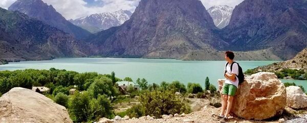 Путешественник Михаил у озера Искандеркуль - Sputnik Таджикистан