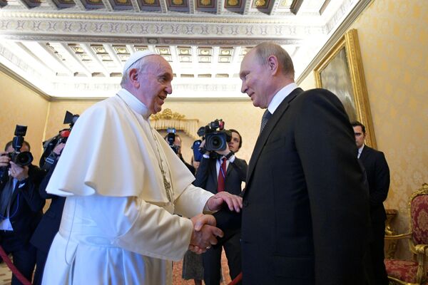 Президент России Владимир Путин встретился с папой Франциском  - Sputnik Таджикистан