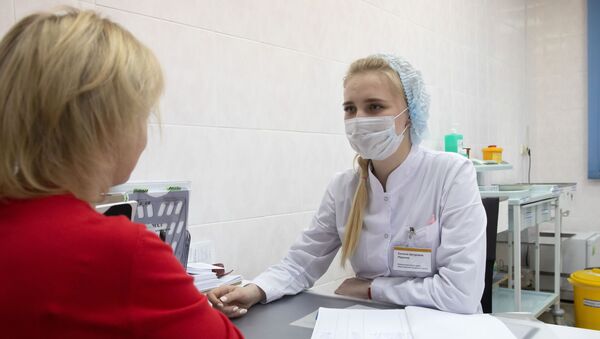  Пациентка в прививочном кабинете в городской поликлинике - Sputnik Таджикистан