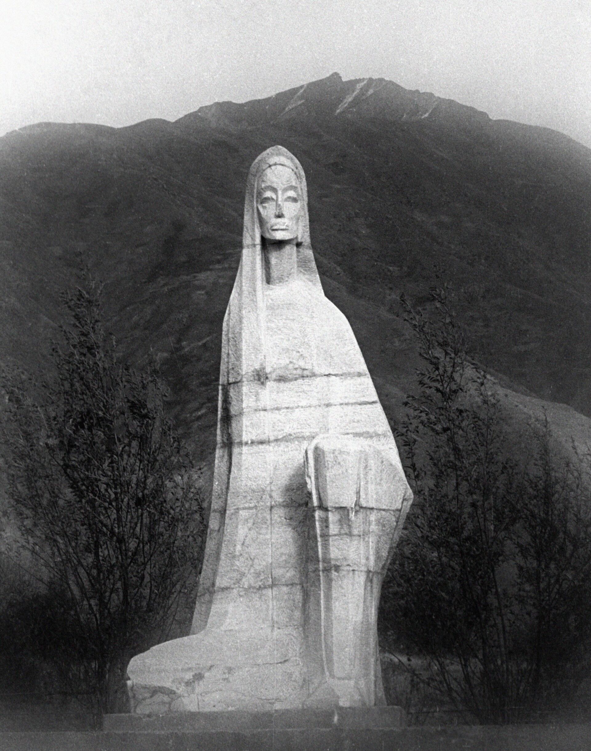 Памятник жертвам одного из самых разрушительных землетрясений, которое произошло в Таджикистане в 1949 году - Sputnik Таджикистан, 1920, 10.07.2023