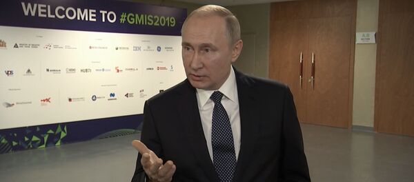 Много чести: Путин отказался наказывать оскорбившего его журналиста – видео Много чести: Путин отказался наказывать оскорбившего его журналиста – видео - Sputnik Тоҷикистон