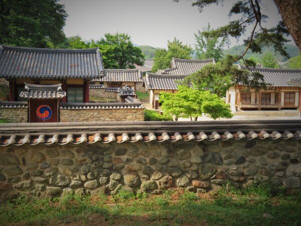 Sosu Seowon - самая старая частная неоконфуцианская академия в Южной Корее, созданная в период династии Чосон - Sputnik Тоҷикистон