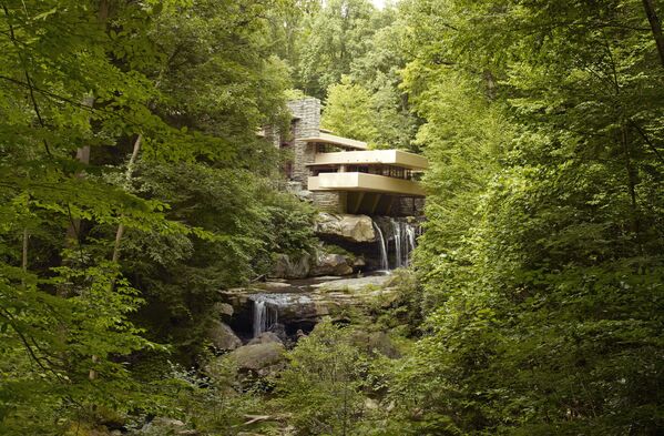 Дом над водопадом американского архитектора Фрэнка Ллойда Райта а юго-западе штата Пенсильвания - Sputnik Тоҷикистон