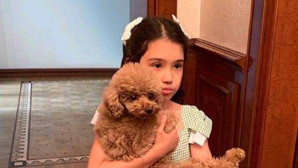 Саида Мирзиёева поделилась новым снимком дочери с собакой - Sputnik Таджикистан