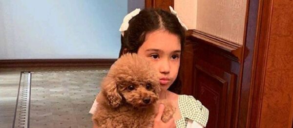 Саида Мирзиёева поделилась новым снимком дочери с собакой - Sputnik Тоҷикистон