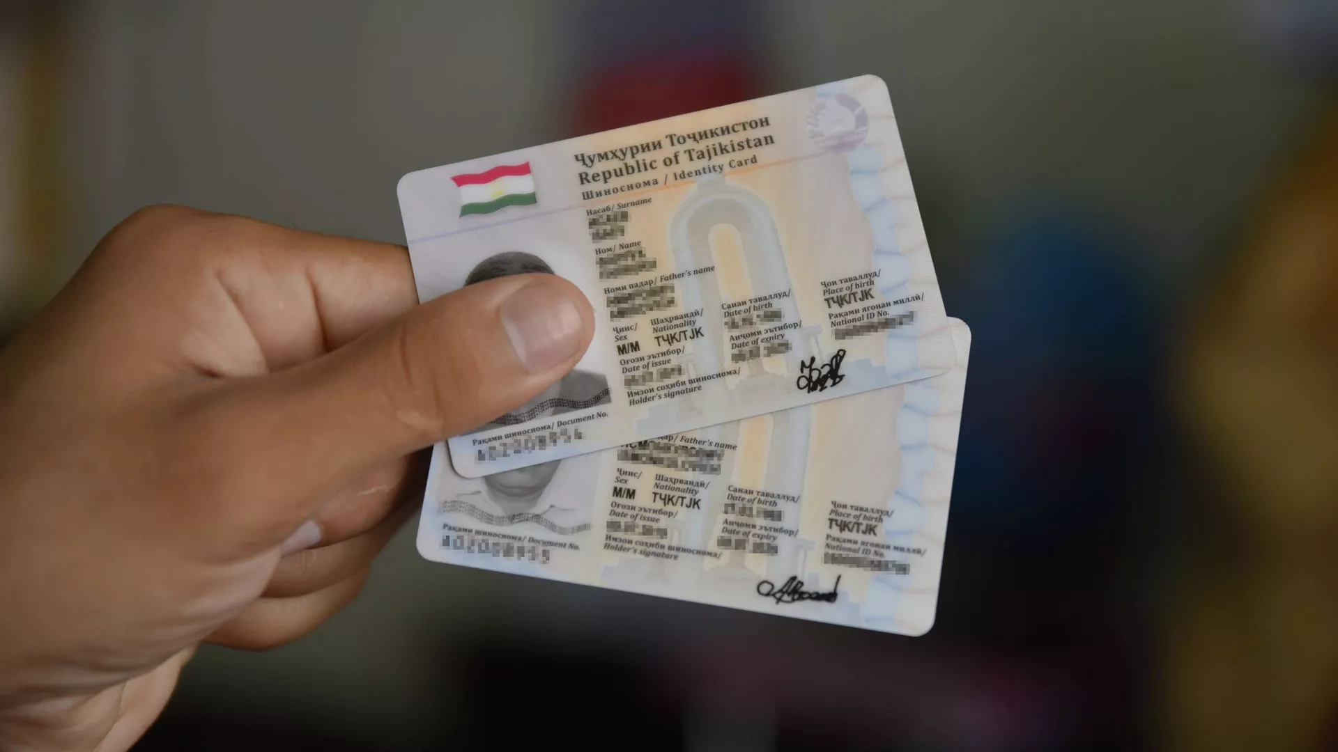 Новые пластиковые паспорта в Таджикистане 