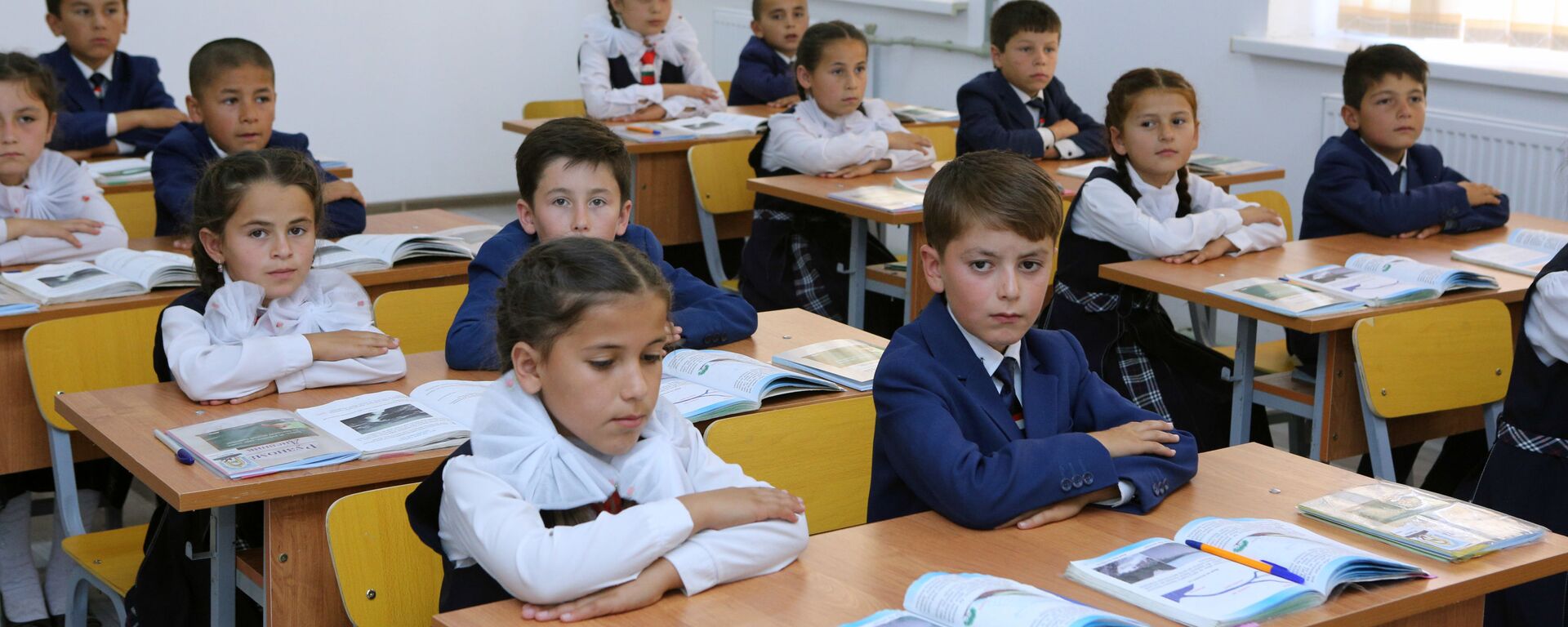 Ученики школы Дангаринского района - Sputnik Таджикистан, 1920, 08.03.2021