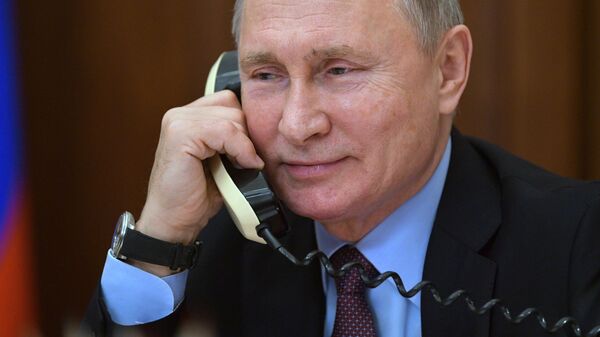 Президент РФ В. Путин поговорил по телефону - Sputnik Тоҷикистон