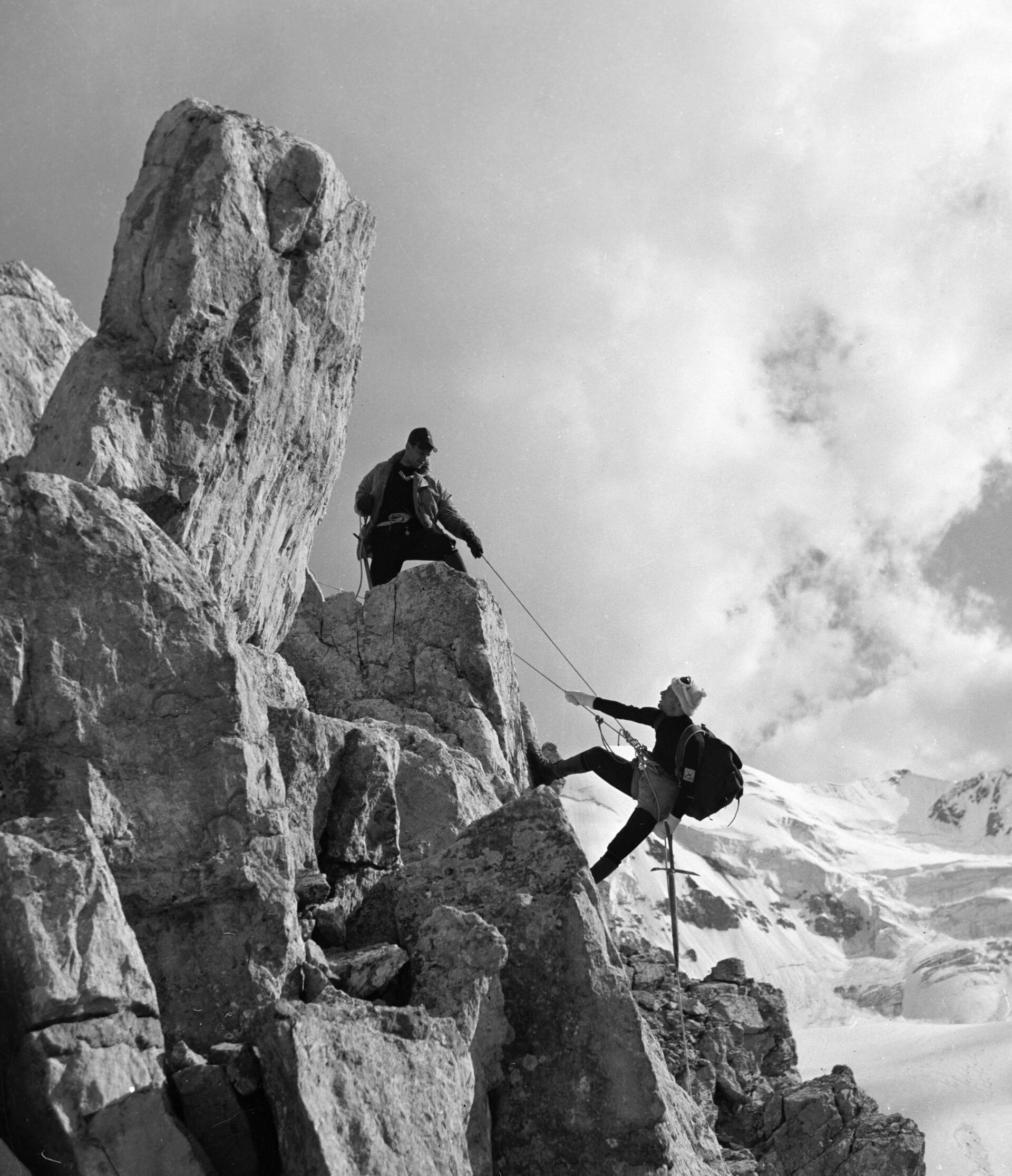 Альпинисты тренируются перед восхождением на пик Ленина - Sputnik Таджикистан, 1920, 06.09.2025