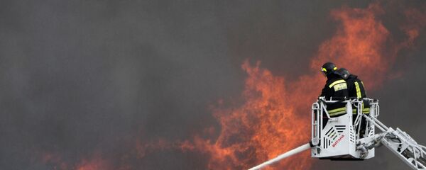 Сотрудники противопожарной службы - Sputnik Таджикистан
