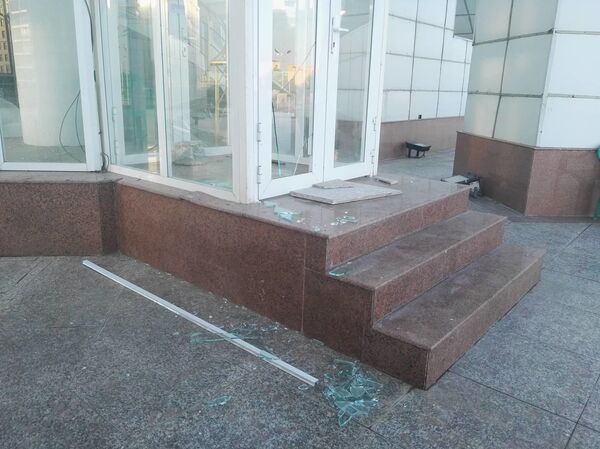 Маҷмааи Истиқлол-и Хуҷанд пас аз сӯхтор: сабаби эҳтимолӣ маълум шуд - акс - Sputnik Тоҷикистон