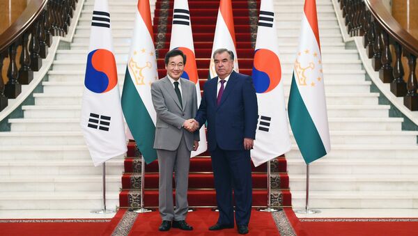 Премьер-министр Республики Кореи Ли Нак Ён и президент Таджикистана Эмомали Рахмон - Sputnik Таджикистан