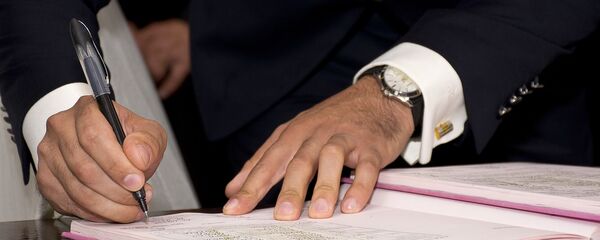 Подпись документа, архивное фото - Sputnik Тоҷикистон