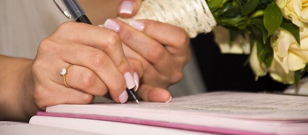 Роспись в брачном договоре, архивное фото - Sputnik Тоҷикистон