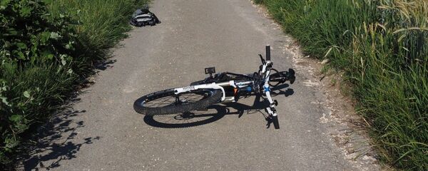 Велосипед на тропинке, архивное фото - Sputnik Тоҷикистон