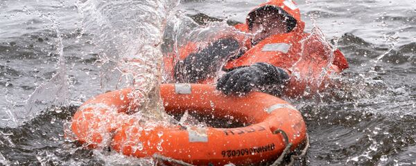 Учения спасательного отряда в водоеме, архивное фото - Sputnik Тоҷикистон