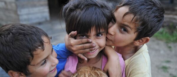 Дети из табора цыган Дети из табора цыган - Sputnik Таджикистан