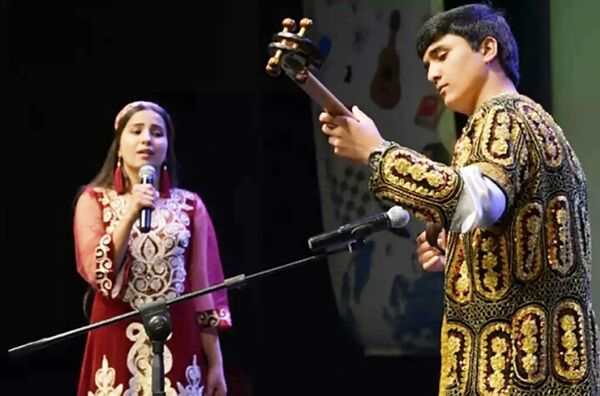 Баҳои баланди доварони рус ба ҳунари наврасони тоҷик - акс - Sputnik Тоҷикистон