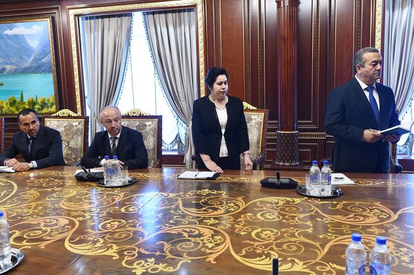 Тағйироти кадрӣ: Эмомалӣ Раҳмон раисони 10 ноҳияро барканор кард Тағйироти кадрӣ: Эмомалӣ Раҳмон раисони 10 ноҳияро барканор кард - Sputnik Тоҷикистон