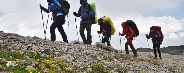 Альпинисты во время восхождения Альпинисты во время восхождения - Sputnik Тоҷикистон