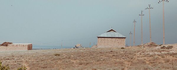 Заброшенные жилые дома в приграничном с Таджикистаном селе. Архивное фото - Sputnik Тоҷикистон