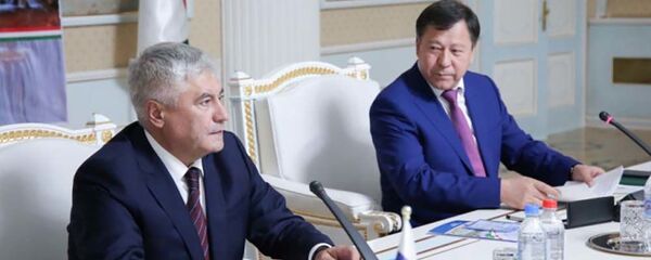 Глава МВД России Владимир Колокольцев и глава МВД Таджикистана Рамазон Рахимзода - Sputnik Тоҷикистон