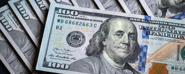 Купюры американских долларов. - Sputnik Тоҷикистон