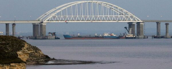 Крымский мост через Керченский пролив, архивное фото Крымский мост через Керченский пролив, архивное фото - Sputnik Таджикистан