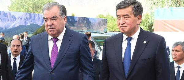 Президенты Таджикистана и Кыргызстана Эмомали Рахмон и Сооронбай Жээнбеков - Sputnik Таджикистан