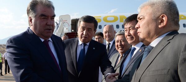 Истиқбол аз Эмомалӣ Раҳмон, раисиҷумҳури Тоҷикистон дар фурудгоҳи Исиқкӯли Қирғизистон - Sputnik Тоҷикистон
