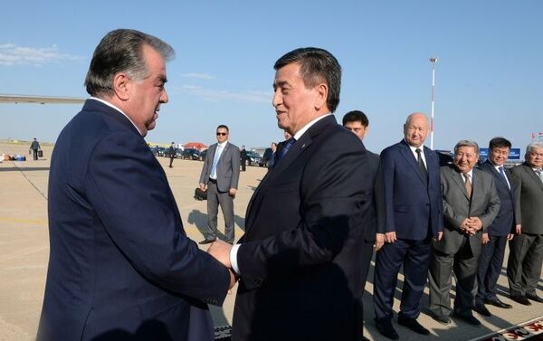 Президент Таджикистана прибыл с визитом в Кыргызстан - Sputnik Тоҷикистон