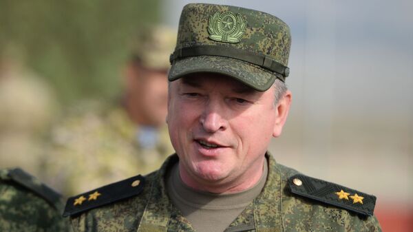 Командующий войсками Центрального военного округа РФ, генерал-лейтенант Александр Лапин - Sputnik Таджикистан