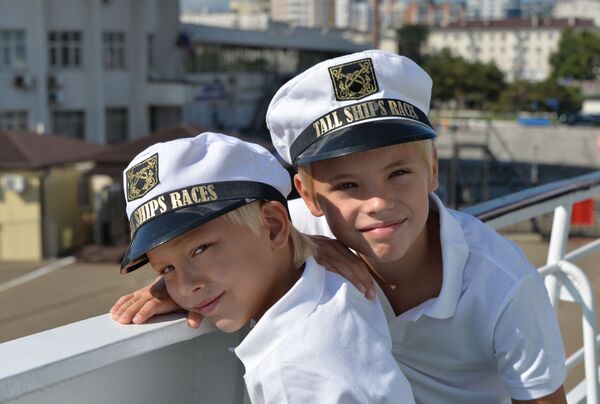 Парад, оркестр и самый большой флаг: как отпразднуют День ВМФ в городах России - Sputnik Таджикистан