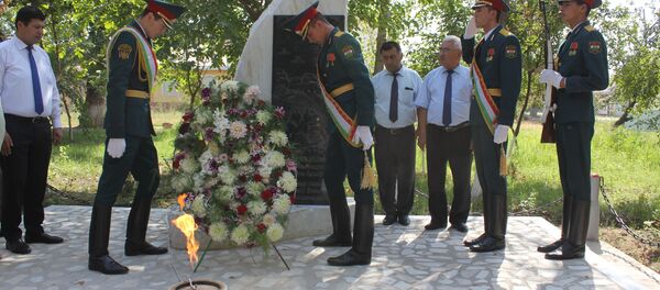 Военнослужащие 201-й базы ЦВО приняли участие  в открытии памятника воину-интернационалисту - Sputnik Таджикистан