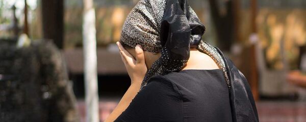 Женщина плачет, архивное фото - Sputnik Тоҷикистон