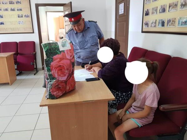 Кормандони милиса духтараки 9-соларо баста ба кати хоб дарёфтанд - акс - Sputnik Тоҷикистон