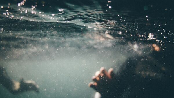 Человек под водой, архивное фото - Sputnik Тоҷикистон